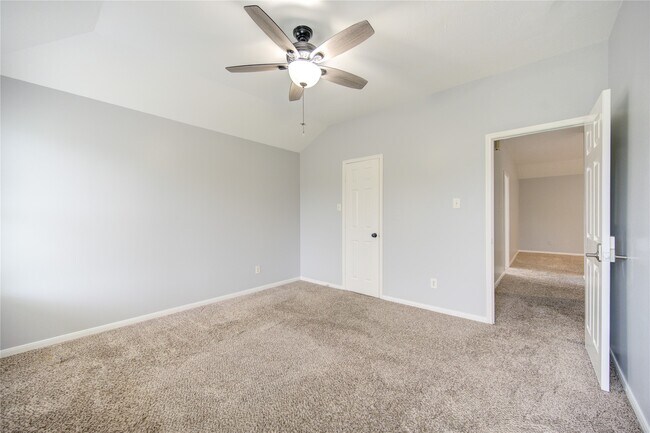 Building Photo - 9351 Royal Way