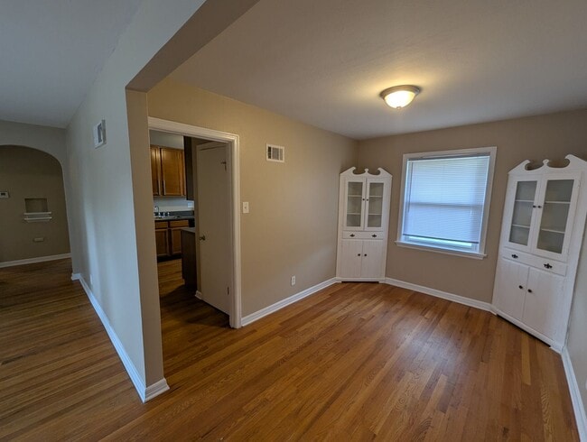 Building Photo - Your Perfect Home Awaits — Cozy, Updated, ...