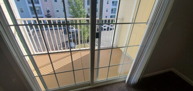 Building Photo - 2 bedroom 2 bathroom condo for rent