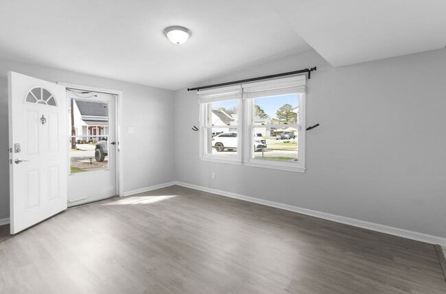 Building Photo - 3 Bed 1 Bath Home for Rent in Chesapeake