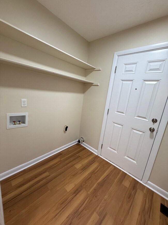 Building Photo - 810 Summer Hill Ln