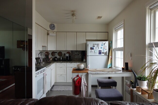 Building Photo - 2001 Fort Davis St SE