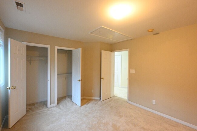 Building Photo - Gorgeous Charter Colony Cul-de-Sac Home: 4 Bed, 2.5 Bath Home with Screened-In Porch
