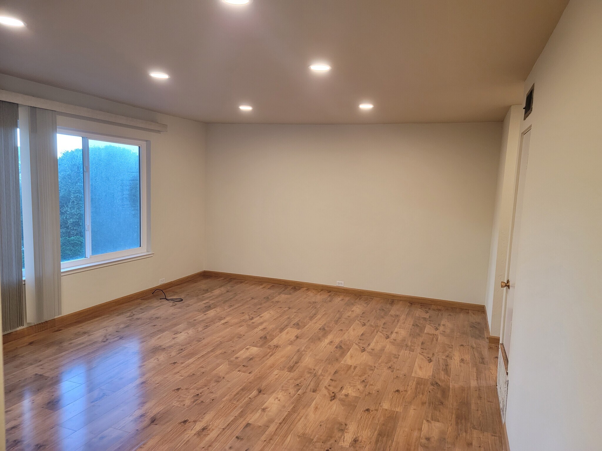 Building Photo - 132 Locksley Ave