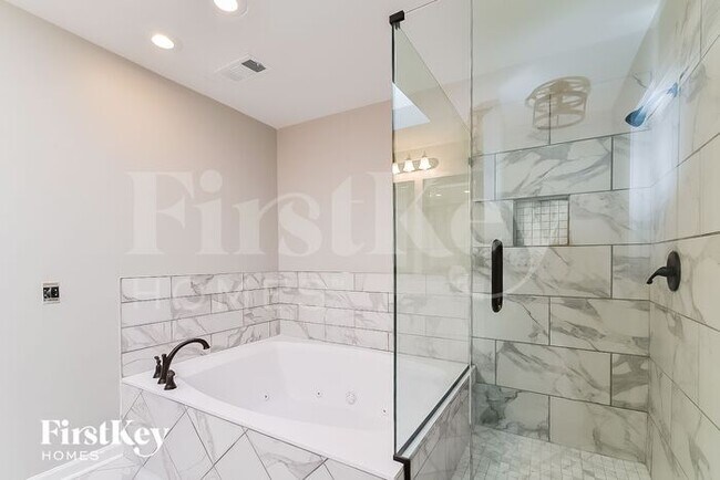 Building Photo - 8568 Kettering Dr