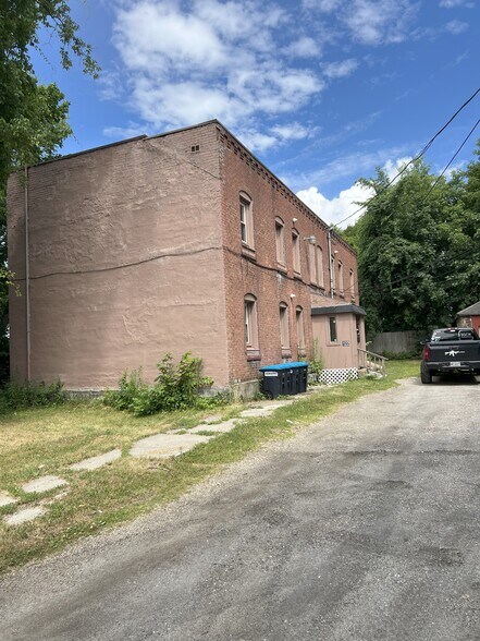 Building Photo - 122 Dewey avenue