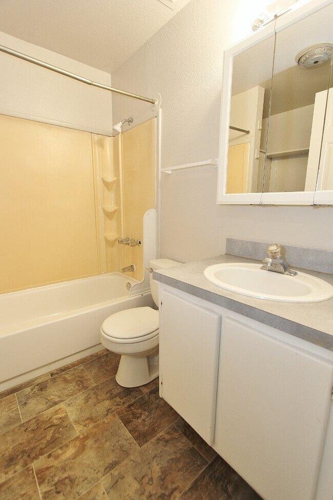 Building Photo - 211 S Highland Dr