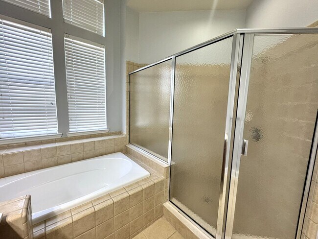 Building Photo - 3BR/3BA Eagle Harbor Condo w/ Garage