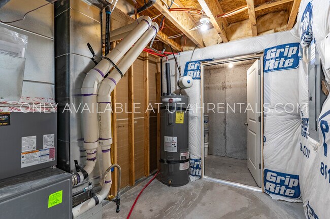Building Photo - 4143 N Fairfield Dr