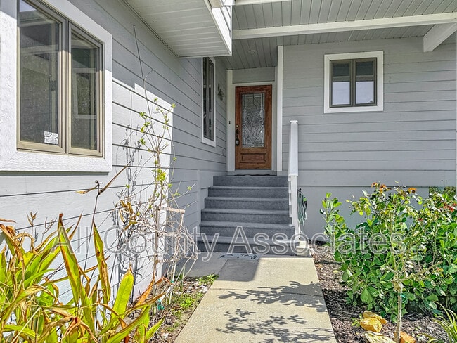 Building Photo - 1007 S Pointe Alexis Dr