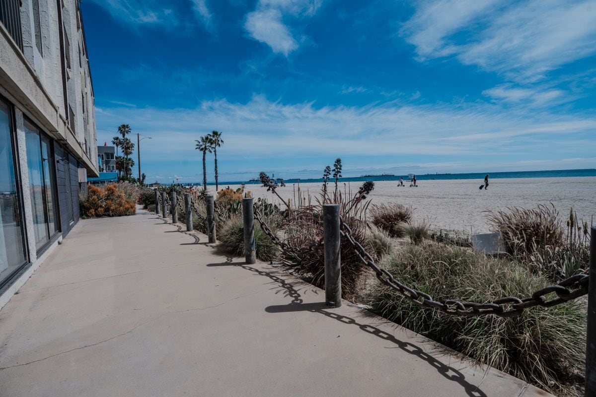 Building Photo - 1140 E Ocean, 325