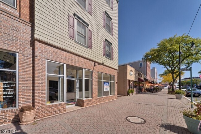 Building Photo - 28 W Main St