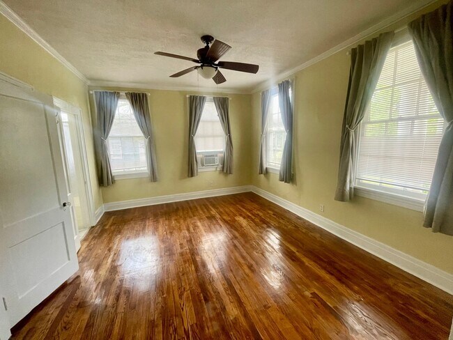 Building Photo - 828 N Jefferson St