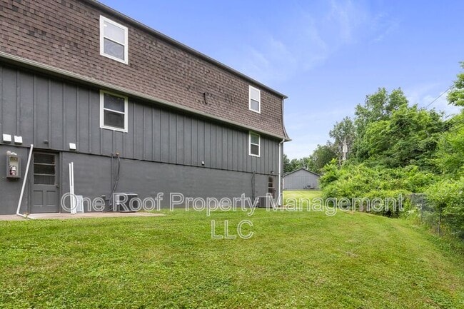 Building Photo - 701 Linwood Dr