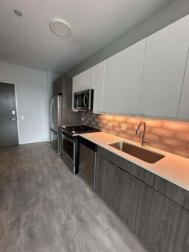 Building Photo - 0 bedroom in Chicago IL 60613