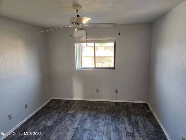 Building Photo - 1702 University Ln