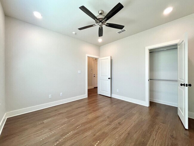 Building Photo - 7012 Hillside Ave