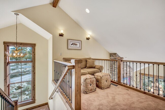 Building Photo - Rare Tumalo Retreat on 10 Acres with Barn!