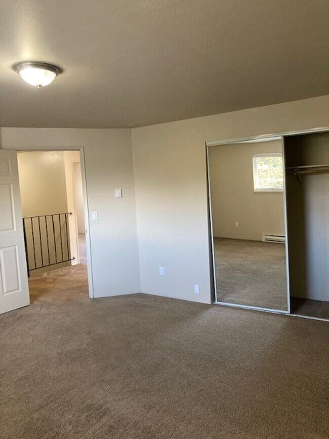 Building Photo - 1407 NW Kings Blvd