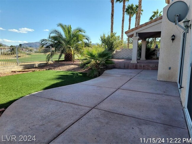 Building Photo - WELCOME HOME -- STUNNING GREEN VALLEY RANC...