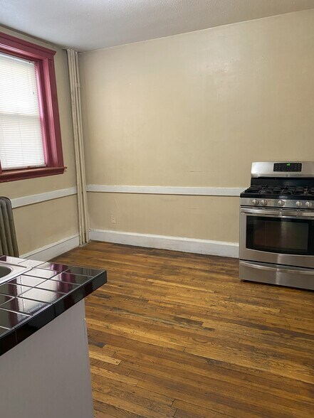 Building Photo - 143 Shawmut St