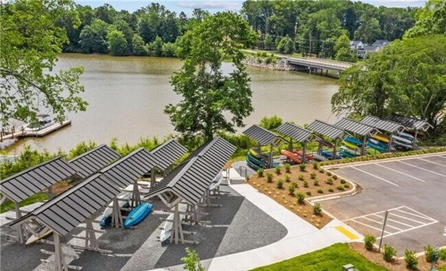 Building Photo - Enjoy this resort like feel where you live!