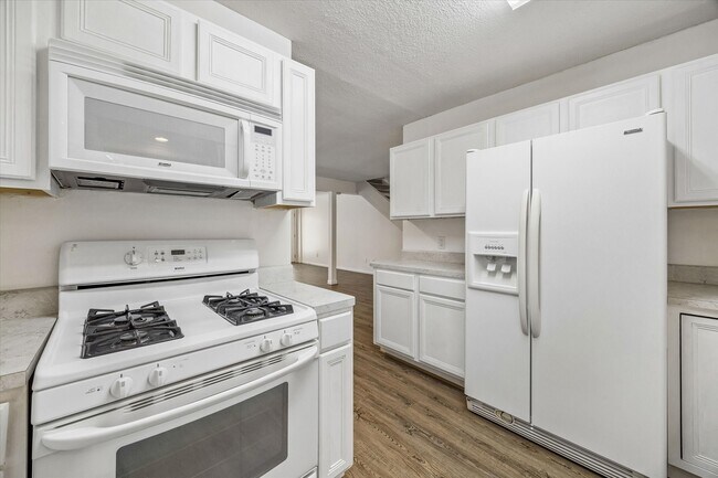 Building Photo - 1323 Reddleshire Ln