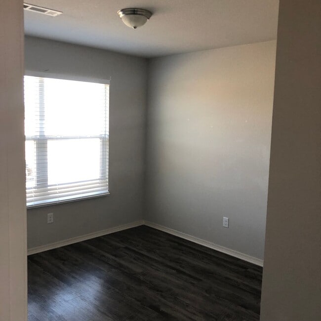 Building Photo - 957 Augusta St