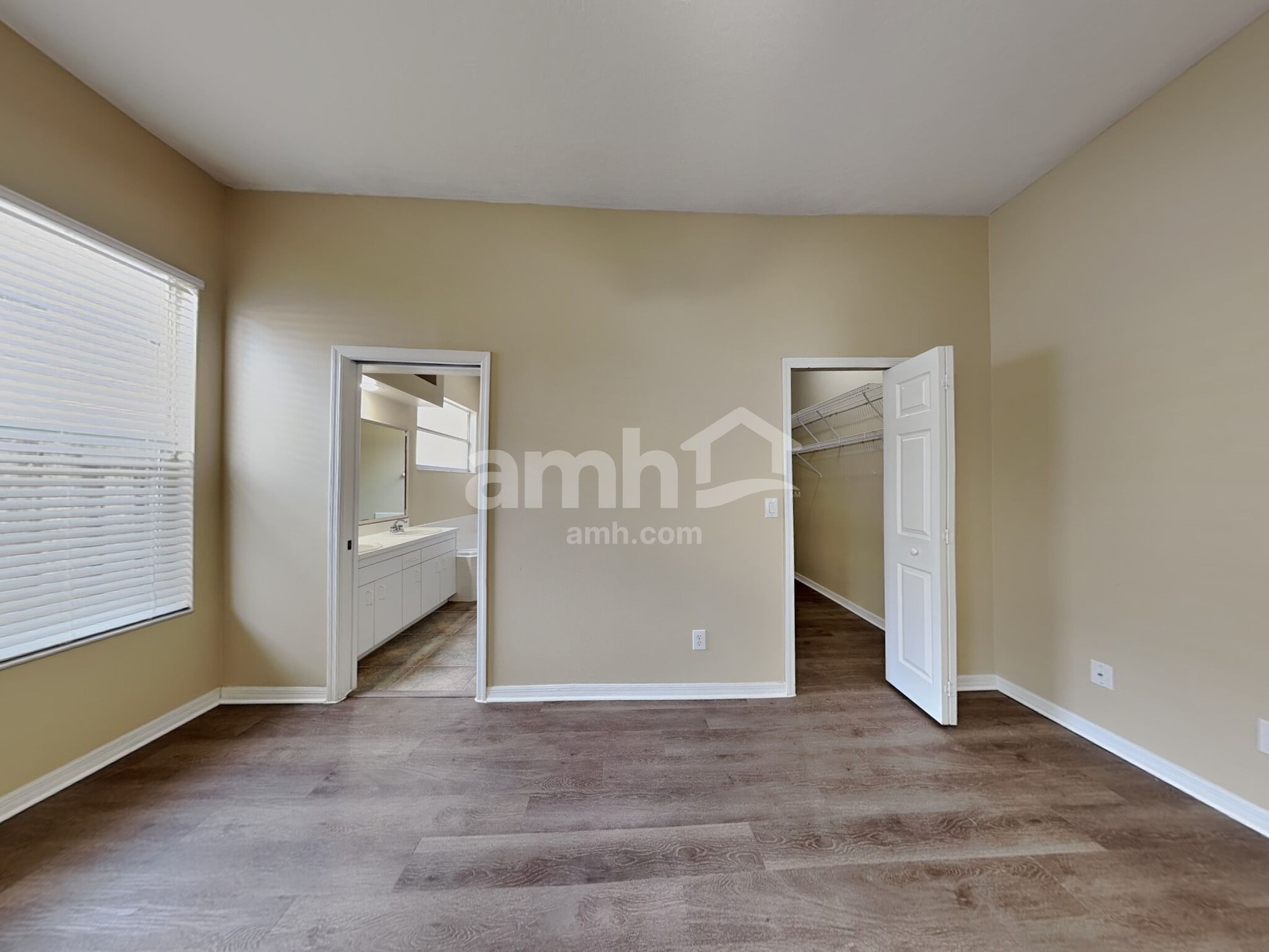 Building Photo - 2462 St Johns Ln