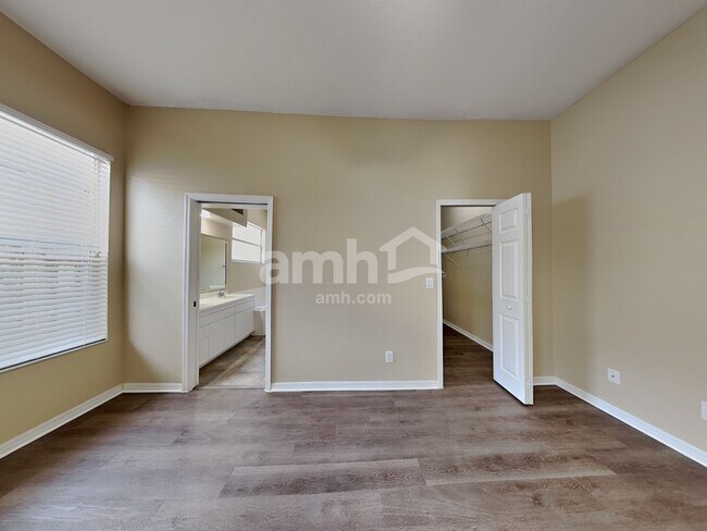 Building Photo - 2462 St Johns Ln