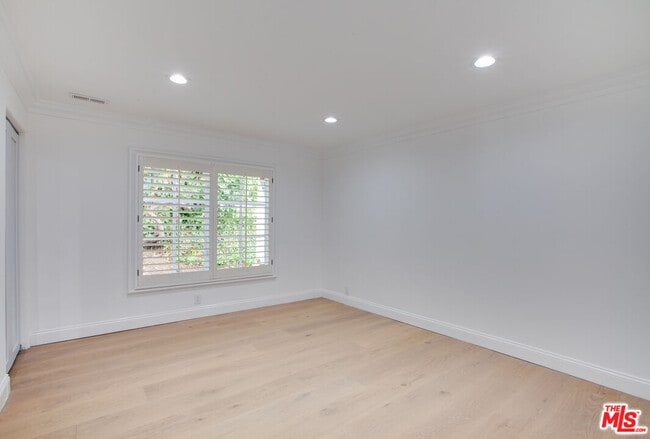 Building Photo - 10221 Briarwood Dr