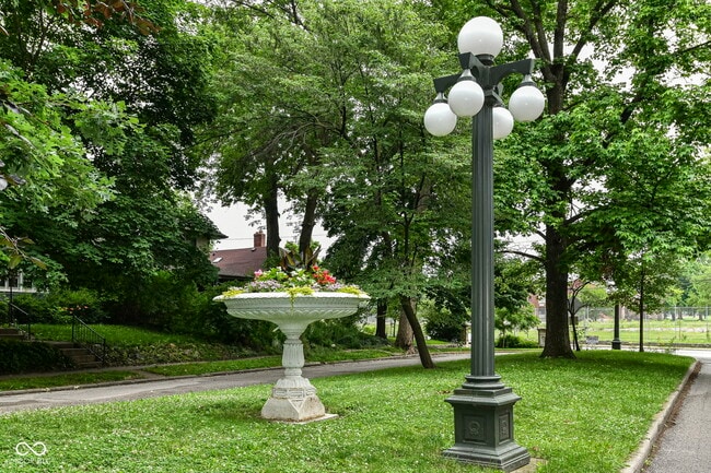 Building Photo - 590 Woodruff Pl W Dr