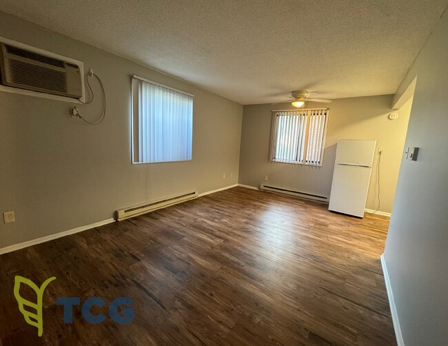 Building Photo - 2402 Marquette Rd