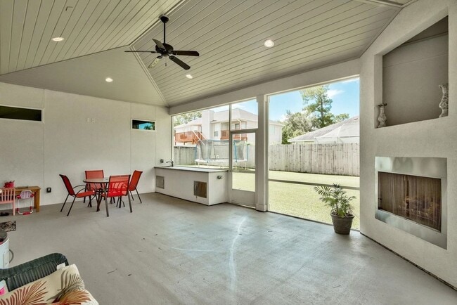 Building Photo - Spacious 4-Bedroom Home for Long-Term Leas...