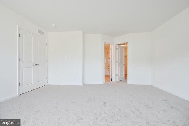 Building Photo - 55 Madison Dr