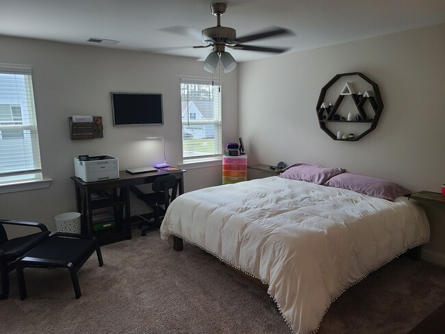Building Photo - Gorgeous 4 bedroom home in Mimosa Bay!