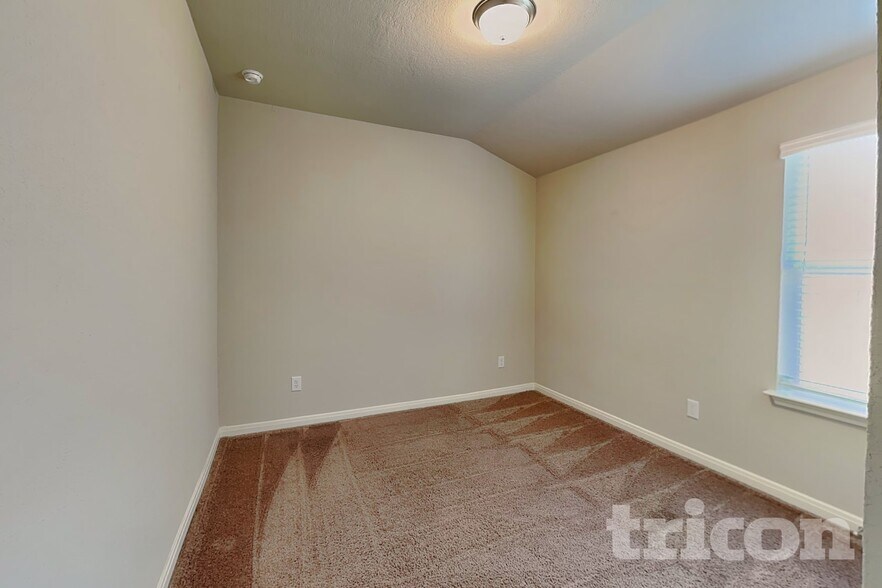 Building Photo - 13543 Paxton Blvd