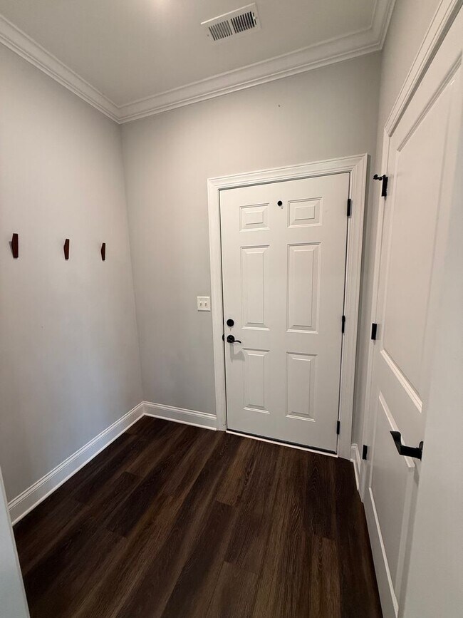 Building Photo - Ooltewah Gem! 3BR Home with Pool + Walking Trails