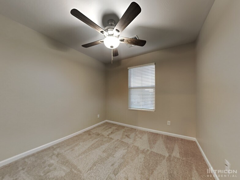 Building Photo - 12555 W Hummingbird Terrace