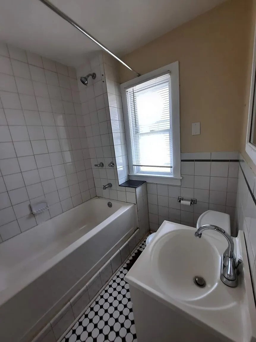 Building Photo - 37 Varden St