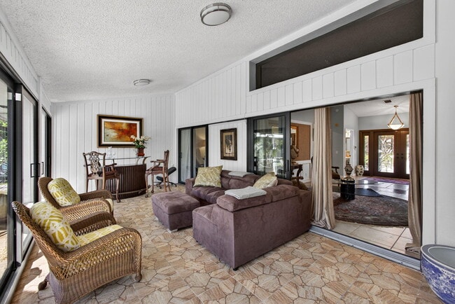 Building Photo - 168 Thornton Dr