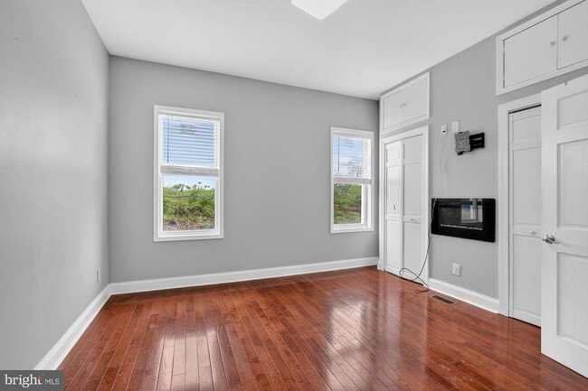 Building Photo - 2319 E Somerset St