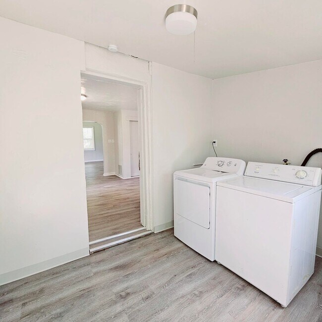 Building Photo - Fully Remodeled 2-Bed, 1-Bath Home in Old ...