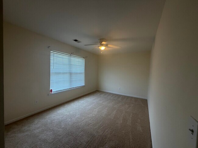 Building Photo - 575 Batty Way