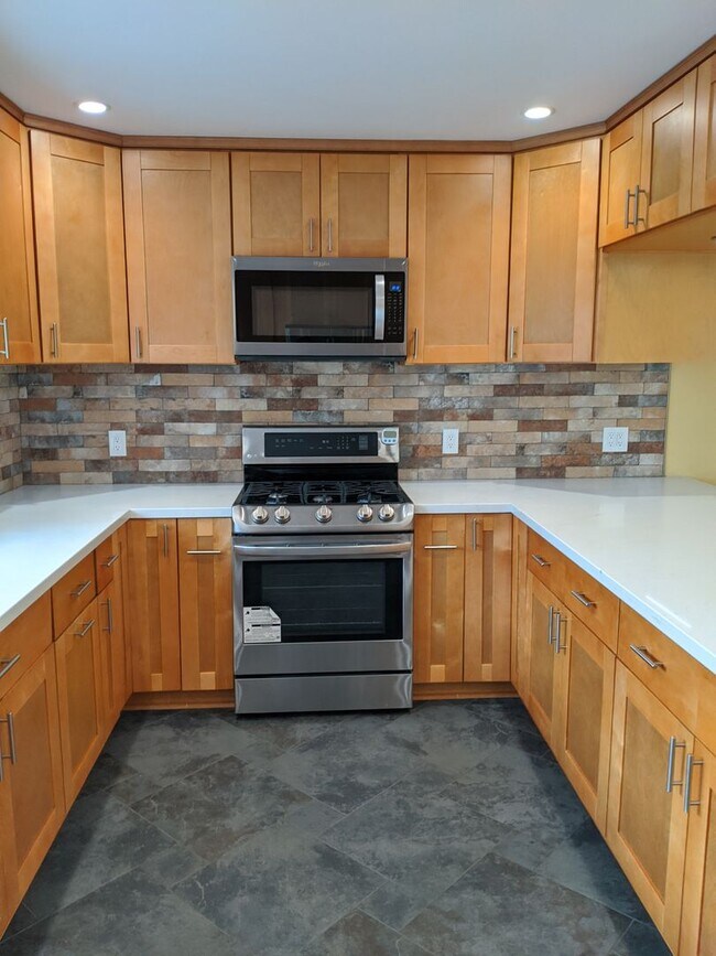 Building Photo - 3 Bedroom 2 Bathroom Home In San Diego
