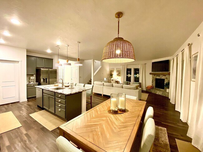 Building Photo - Beautiful 4 Bedroom, 4 Car Garage With Small Trailer Parking in Star - Available NOW