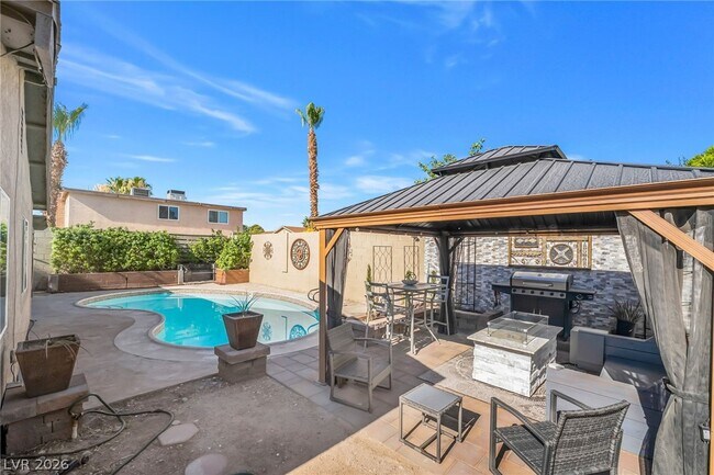 Building Photo - 4565 Meridian Dr