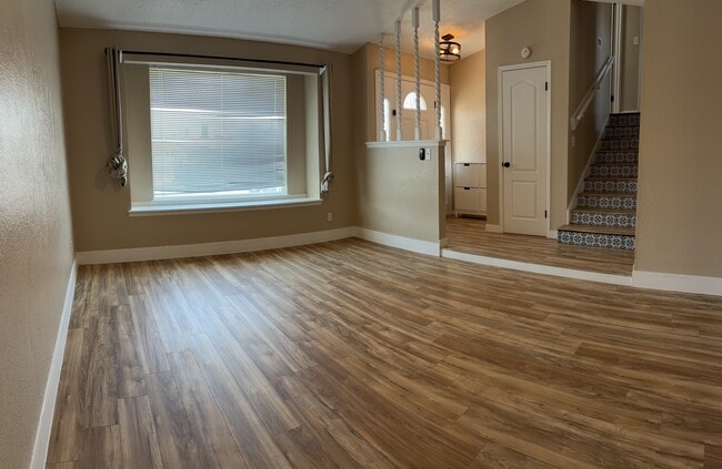 Building Photo - 5527 Carousel Dr