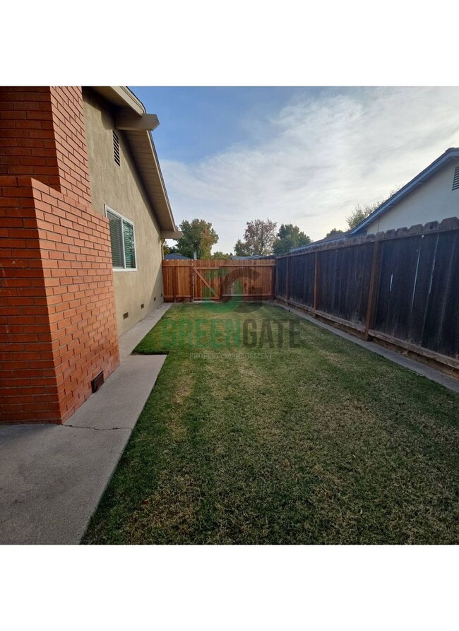 Building Photo - 3 Bedroom 2 Bath Modesto home available!!