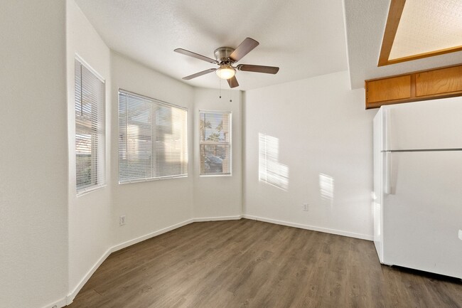 Building Photo - Bright & Open 2 Bed, 2 Bath Condo in Las V...